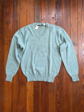 NOS Vintage 80s Strawberidge & Clothier v-neck pastel blue green sweater